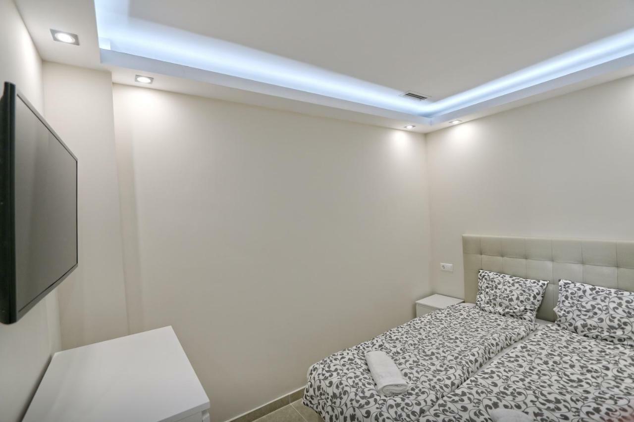 Beachfront Luxury Apartment, Puerto Banus, Marbella Eksteriør billede