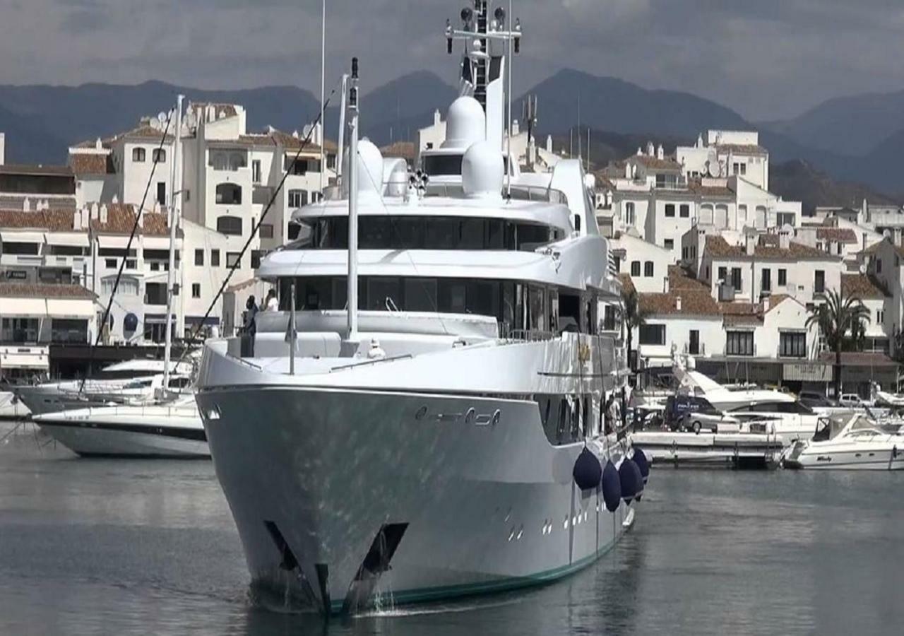 Beachfront Luxury Apartment, Puerto Banus, Marbella Eksteriør billede