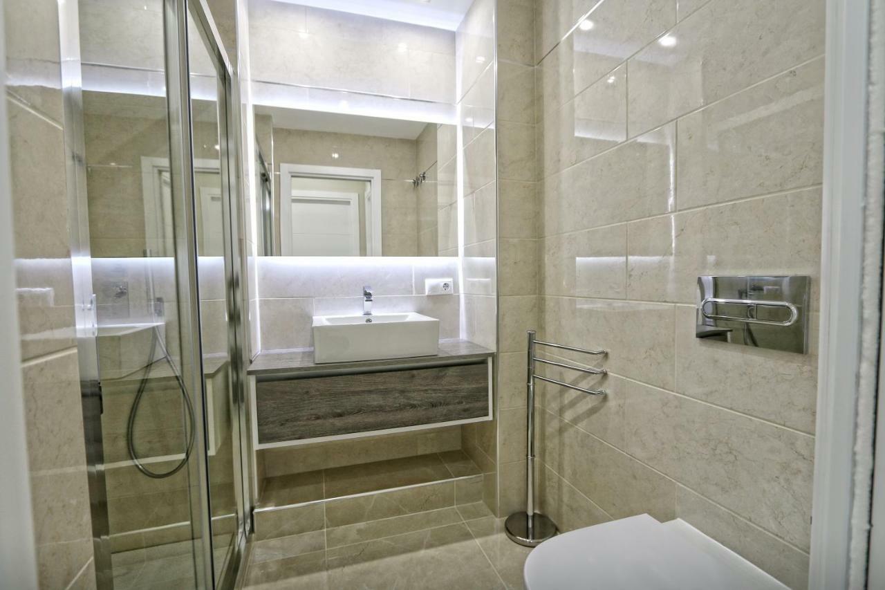 Beachfront Luxury Apartment, Puerto Banus, Marbella Eksteriør billede