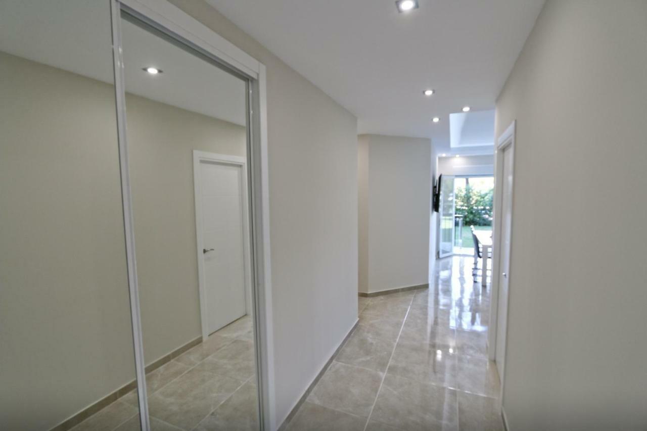 Beachfront Luxury Apartment, Puerto Banus, Marbella Eksteriør billede