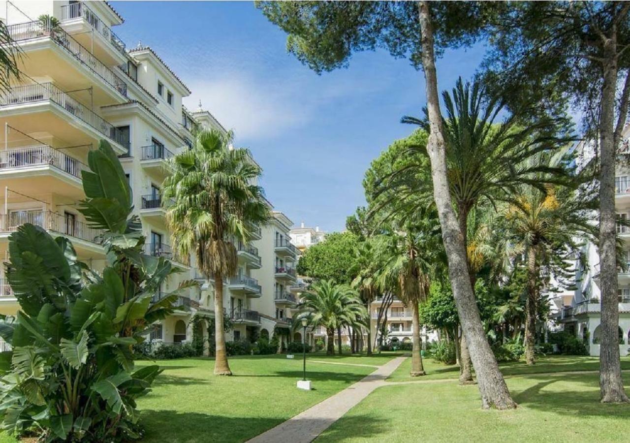 Beachfront Luxury Apartment, Puerto Banus, Marbella Eksteriør billede